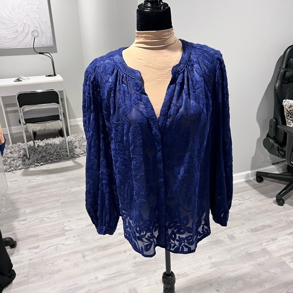 Chico’s Elegant Blue Women's Top - Picture 1 of 4